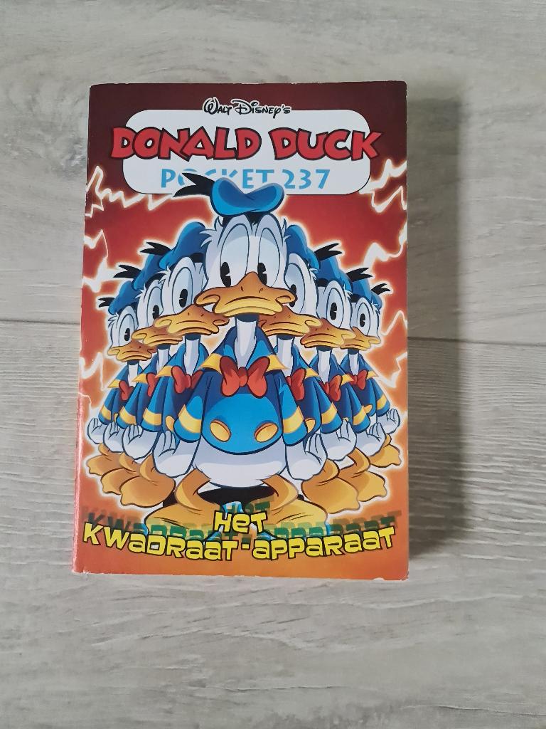 Pocket - Donald Duck - Het kwadraat apparaat - 237, Boeken, Strips | Comics, Amerika, Ophalen of Verzenden, Zo goed als nieuw