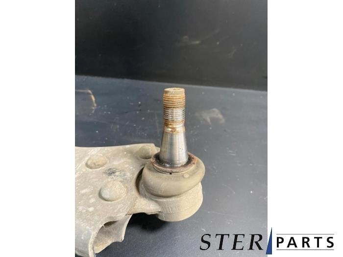 Draagarm links-voor van een Mercedes Vito, Gebruikt, -, Ophalen of Verzenden, -