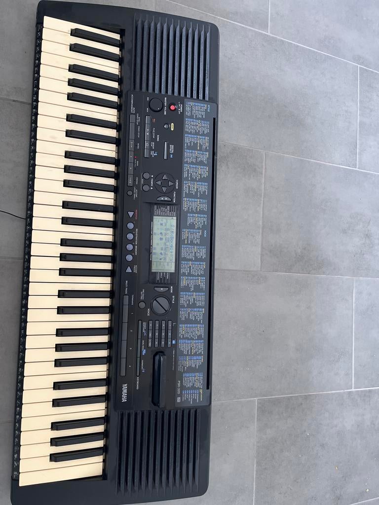 Yamaha PSR-320 Keyboard - Compleet met adapter, Ophalen, 61 toetsen, Gebruikt, Midi-aansluiting