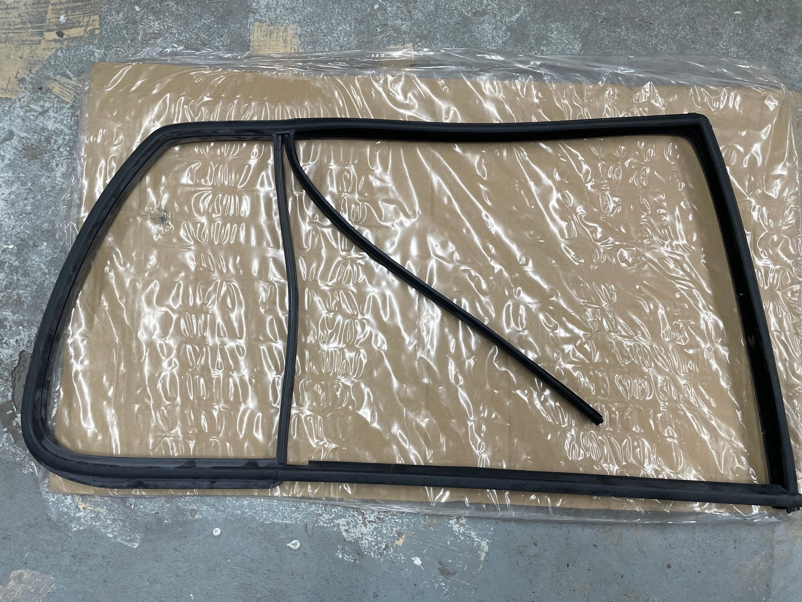 Golf 4 Nieuw Raamrubber rechts achterportier     Bieden, Ophalen, Volkswagen, Deur, Nieuw