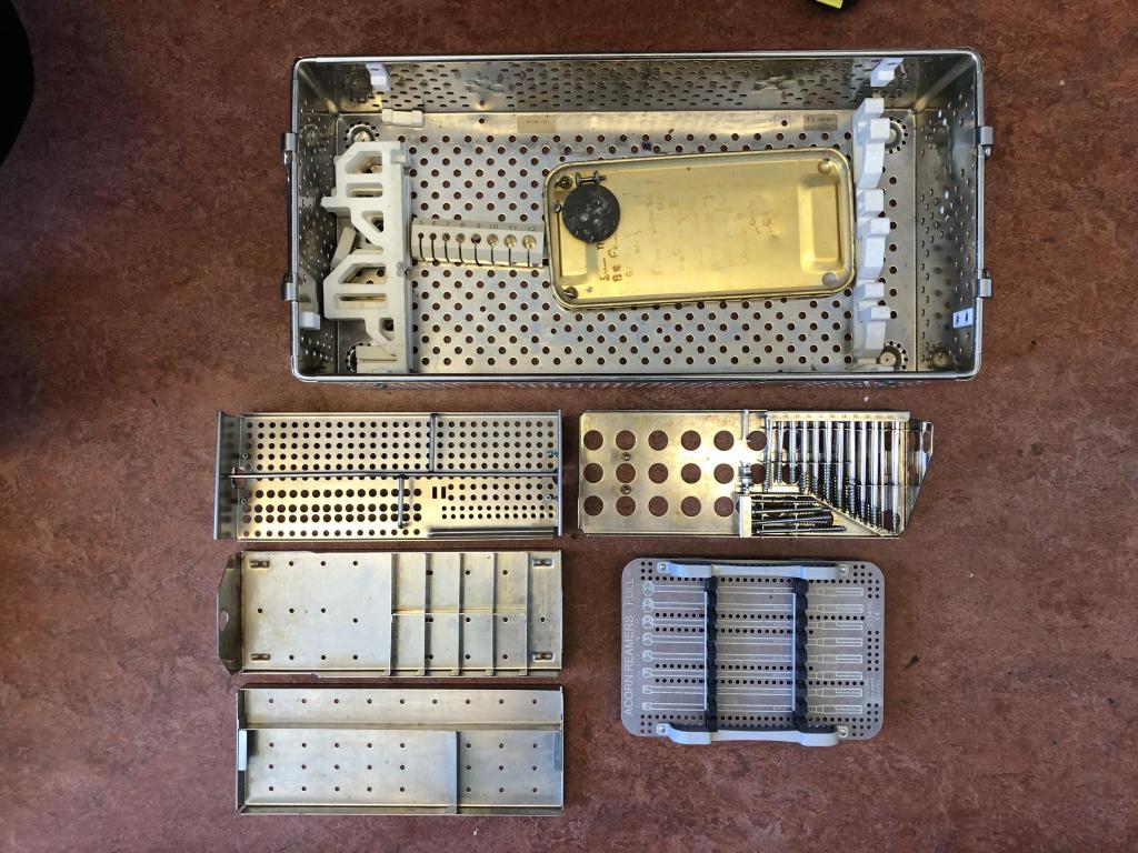 Stryker cassette met orthopedisch schroeven, platen, krammen, Niet ingevuld, Niet ingevuld, Ophalen of Verzenden, Zo goed als nieuw
