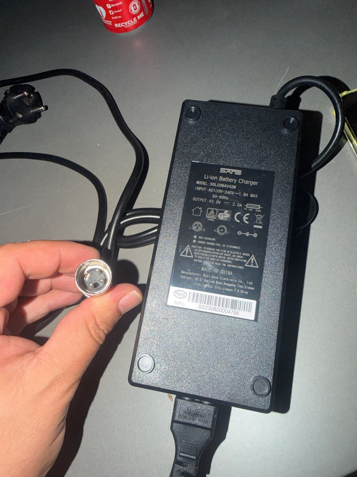Li-ion Batterijlader 42V 2.0A - Model SSLC084V42M, Fietsen en Brommers, Ophalen, Nieuw