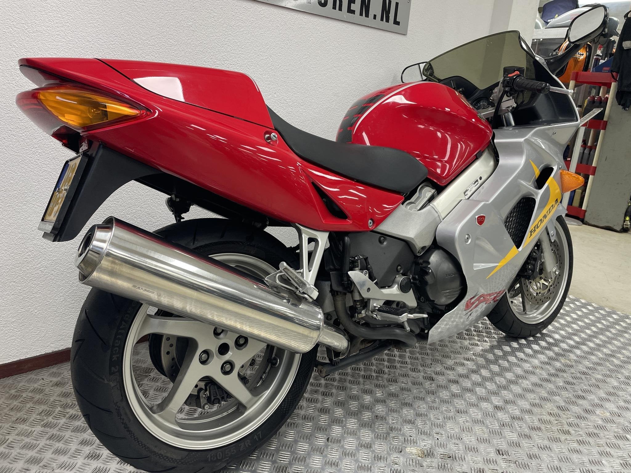 Honda VFR 800 F FI 50 ANNIVERSARY LTD BOVAGGAR NIEUWSTAA, Motoren, Motoren | Honda, Rivium Boulevard 222-11
2909 LK  Capelle aan den Ijssel, NL