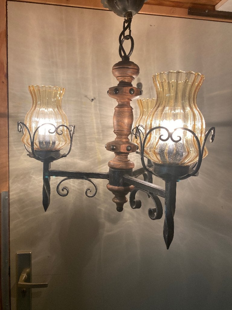 Vintage Kroonluchter met 3 Amberkleurige Glazen Kappen, Ophalen of Verzenden