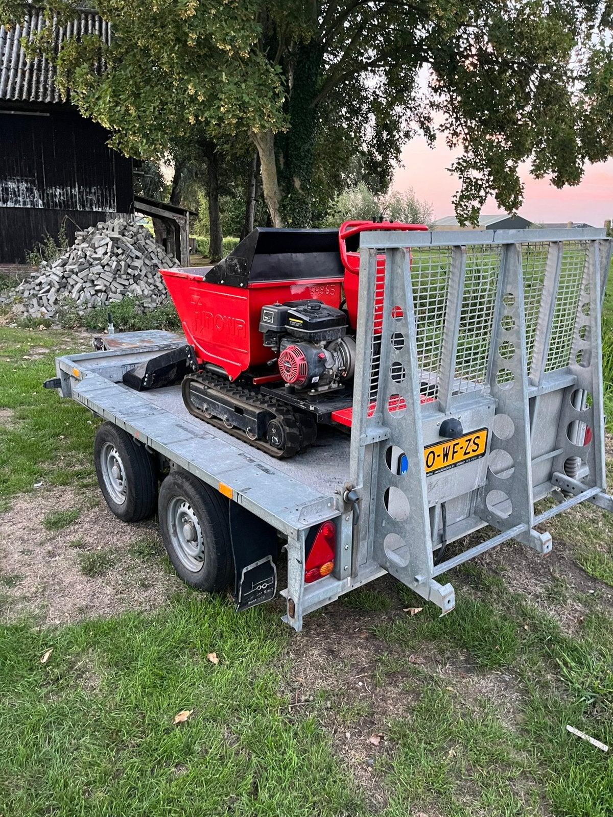 Hinowa zelfladende rupsdumper inclusief machinetransporter, Zakelijke goederen, Ophalen, Grondbewerking