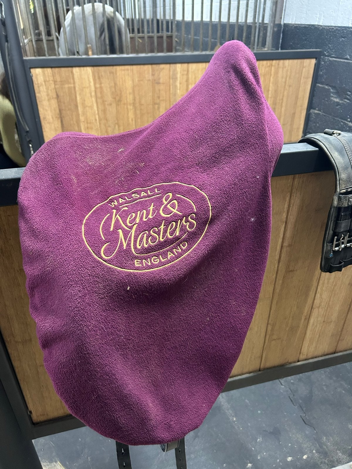 Kent & Masters dressuurzadel 17 inch, Ophalen, Dressuur, Diepe zit, Zo goed als nieuw