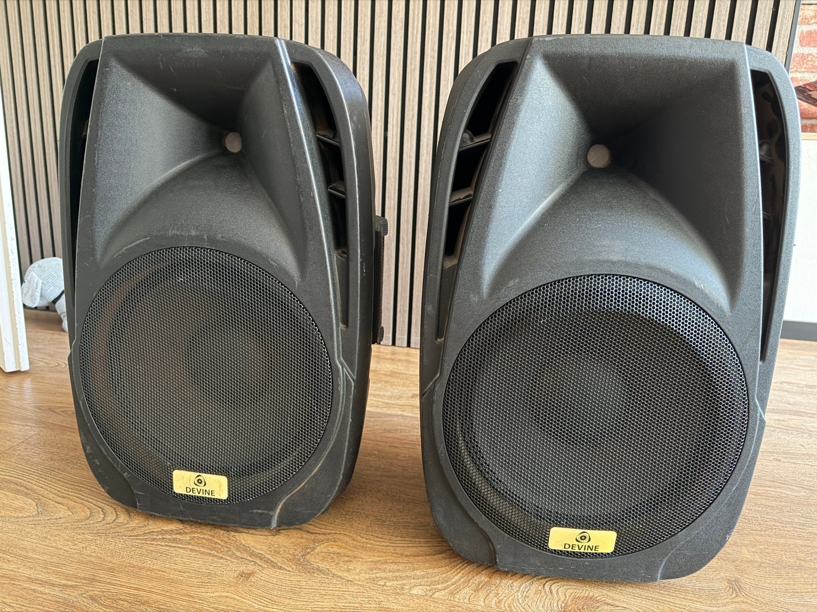 Devine Blist 12D actieve speakerset met statieven, Gebruikt, Speakerset, Bluetooth, Ophalen