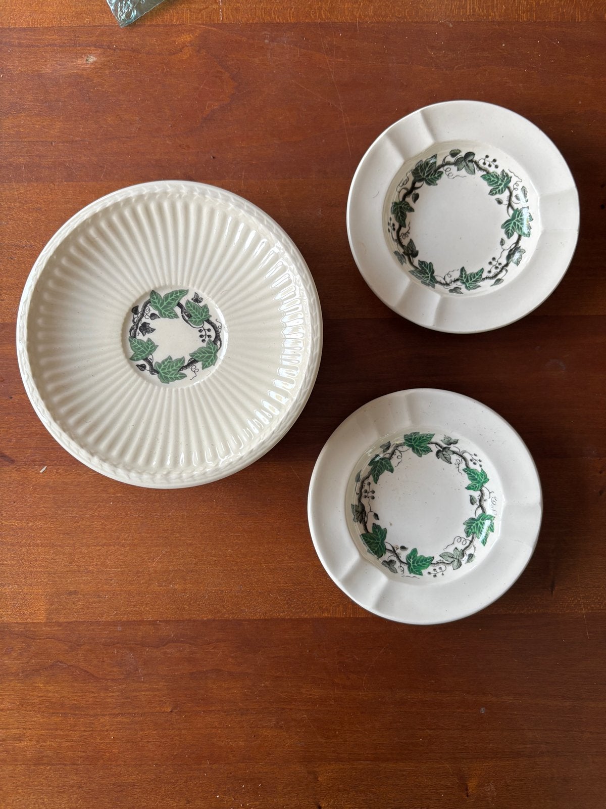 5 Vintage Wedgwood Stratford schotels en 2 asbakjes, Ophalen of Verzenden