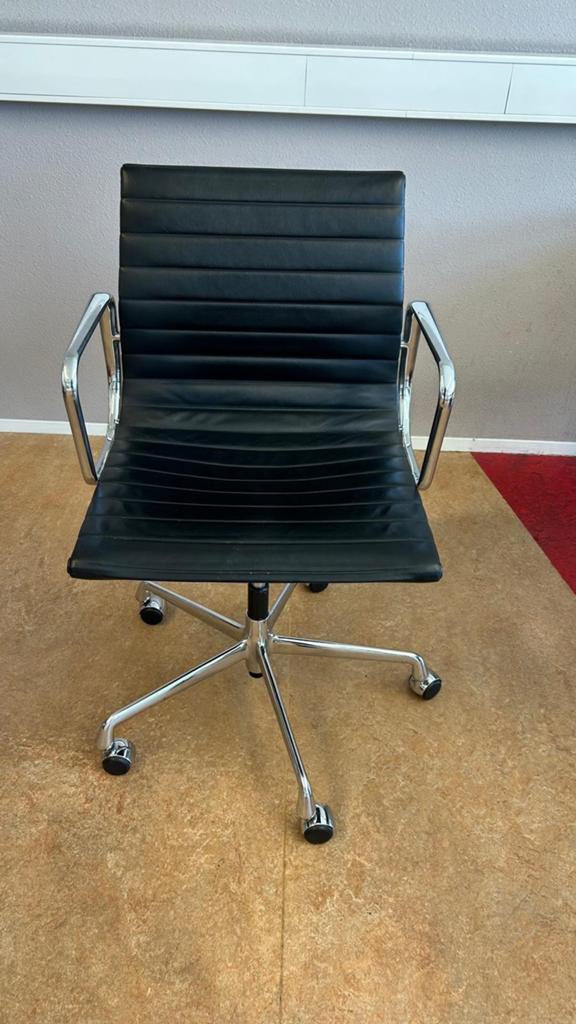 Vitra Eames EA117 Bureaustoel - Zwart Leer - Vintage, Ophalen, Gebruikt, Zwart, Bureaustoel