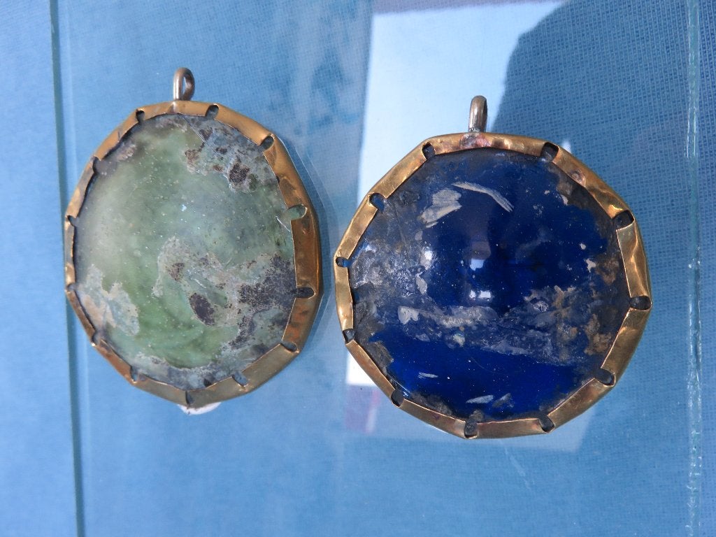 Romeinse rijk - hangers van glas - ca. 2000 jaar oud, Ophalen of Verzenden, Overige materialen, Hanger, Verguld