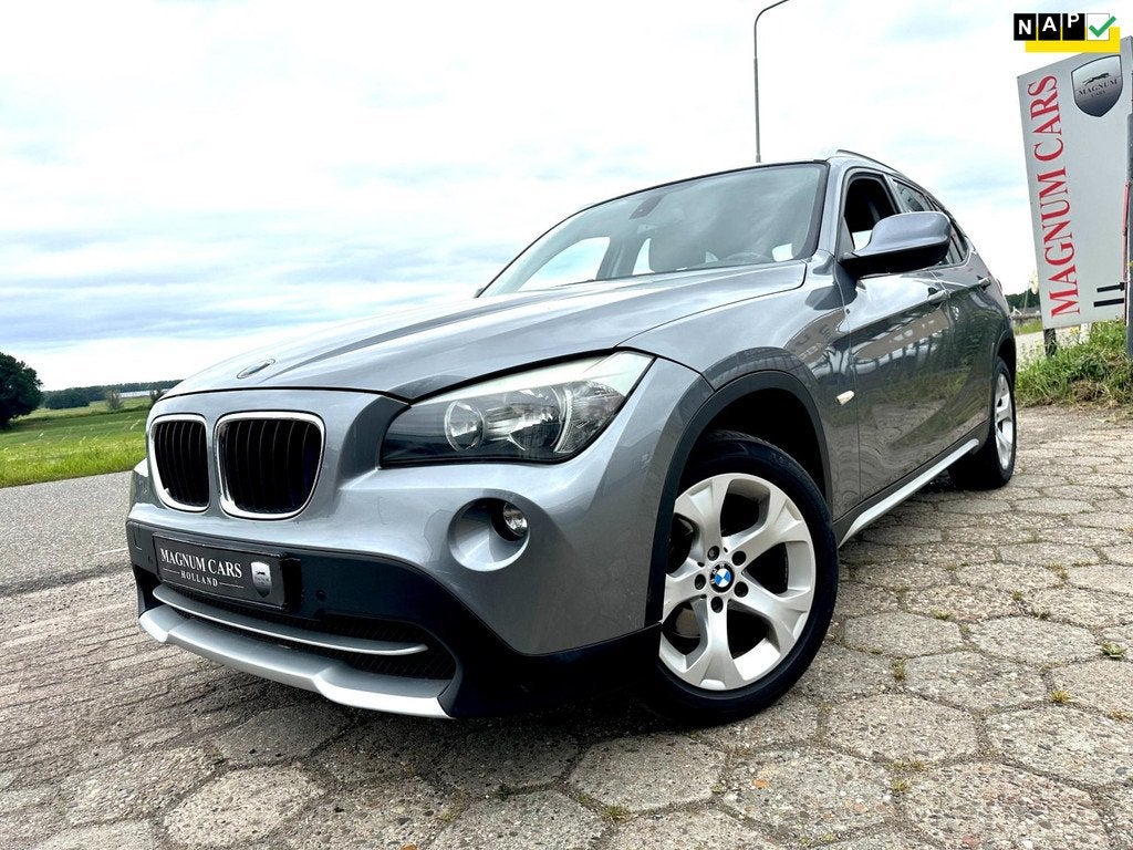 BMW X1 18i 5DRS NAP IJSKOUDE AIRCO TREKHAAK APK VELGEN FULL, Auto's, BMW, Euro 5, Achterwielaandrijving, 1995 cc, 4 cilinders
