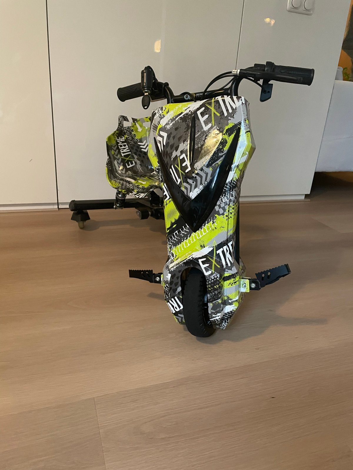 Drift Trike met Groene Camouflage en LED-verlichting, Fietsen en Brommers, Ophalen, Zo goed als nieuw, Schijfrem, Verstelbare zitting