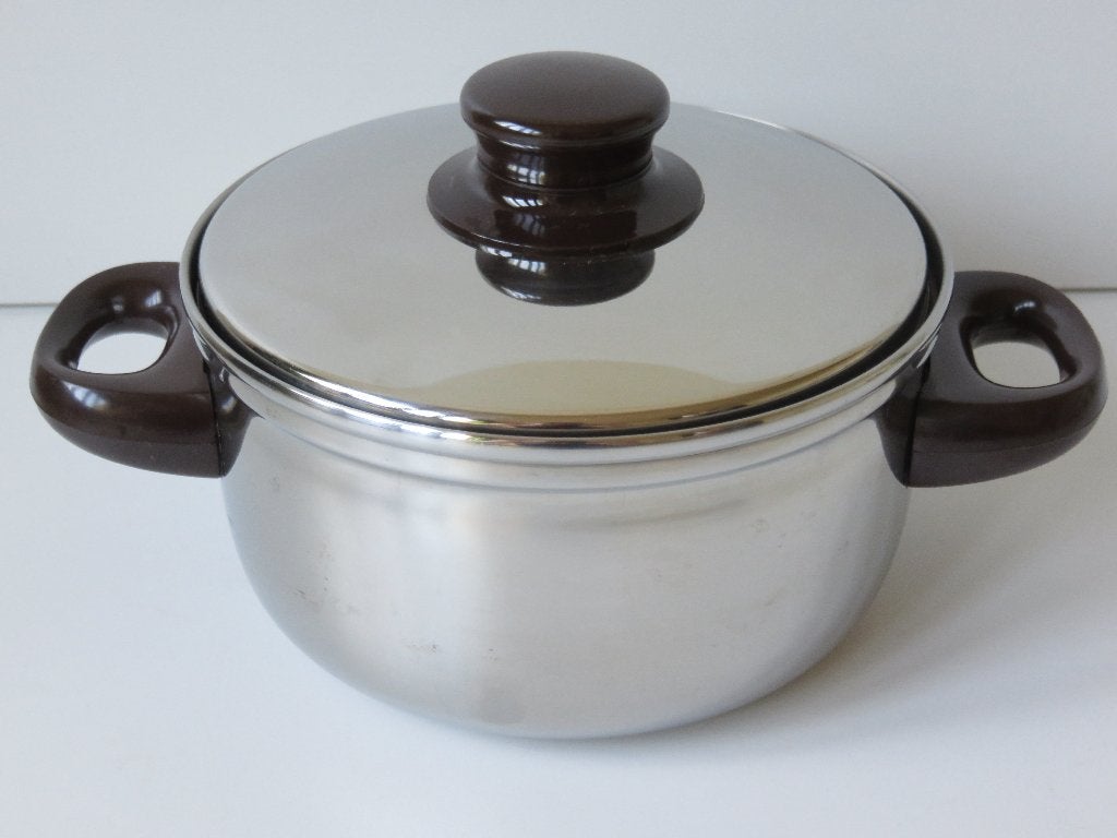Hoogglans metalen kookpan met deksel bruine handvaten 17 cm, Koekenpan, Ophalen of Verzenden, Zo goed als nieuw, Rvs