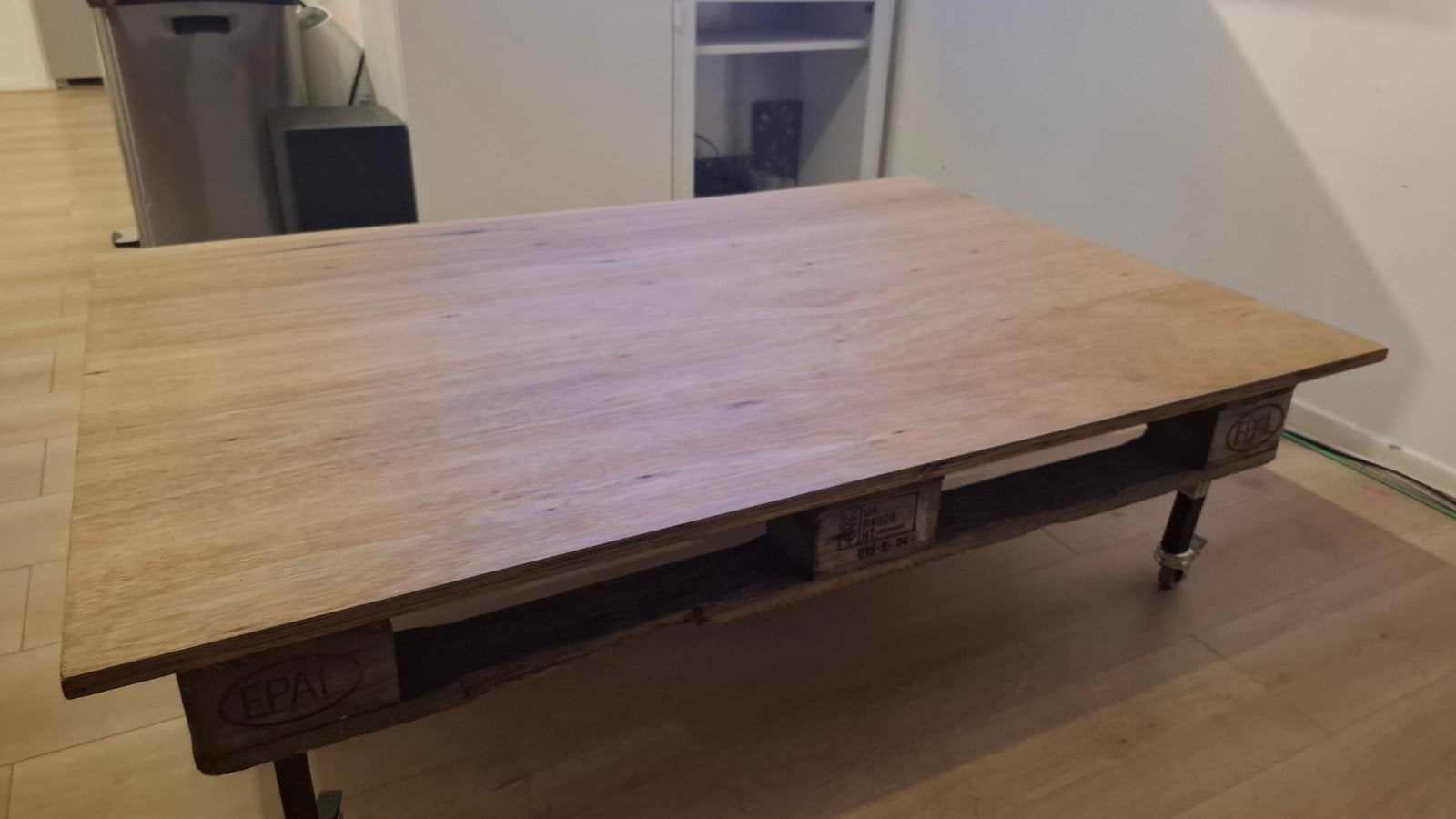 Salontafel van pallet met wielen, Ophalen, Gebruikt, Industrieel, Rustiek, Overige houtsoorten