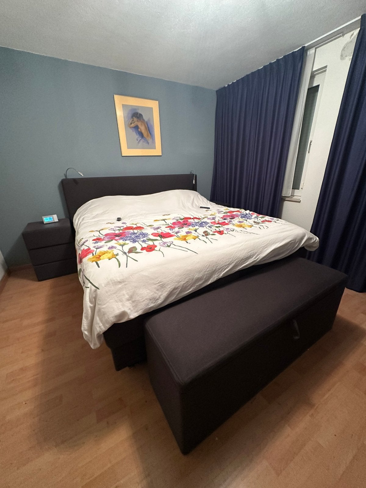 Swiss sense elektrisch bed, 2 nachtkastjes en bedbank., Ophalen, Zo goed als nieuw, Tweepersoons, Swiss sense boxspring elektrisch, 2 nachtkastjes, 1 bedkoffer