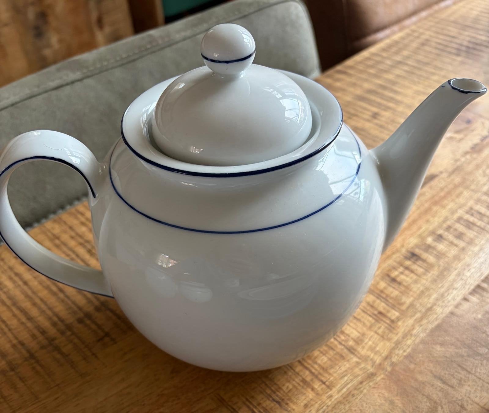 Compleet Winterling Schwarzenbach servies, wit met blauwe ra, Huis en Inrichting, Keuken | Servies, Ophalen, Overige merken, Klassiek