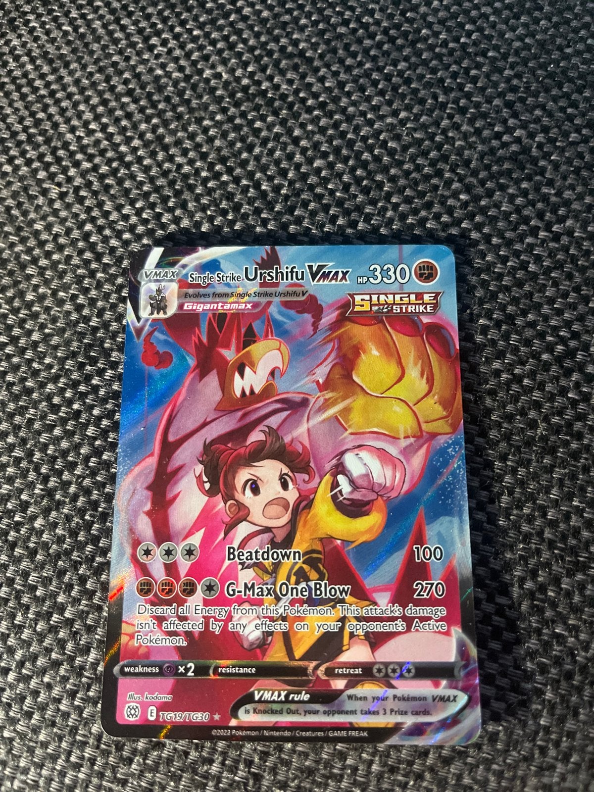 Single Strike Urshifu VMAX Pokémon Kaart - Gigantamax, Ophalen of Verzenden, Zo goed als nieuw, Losse kaart
