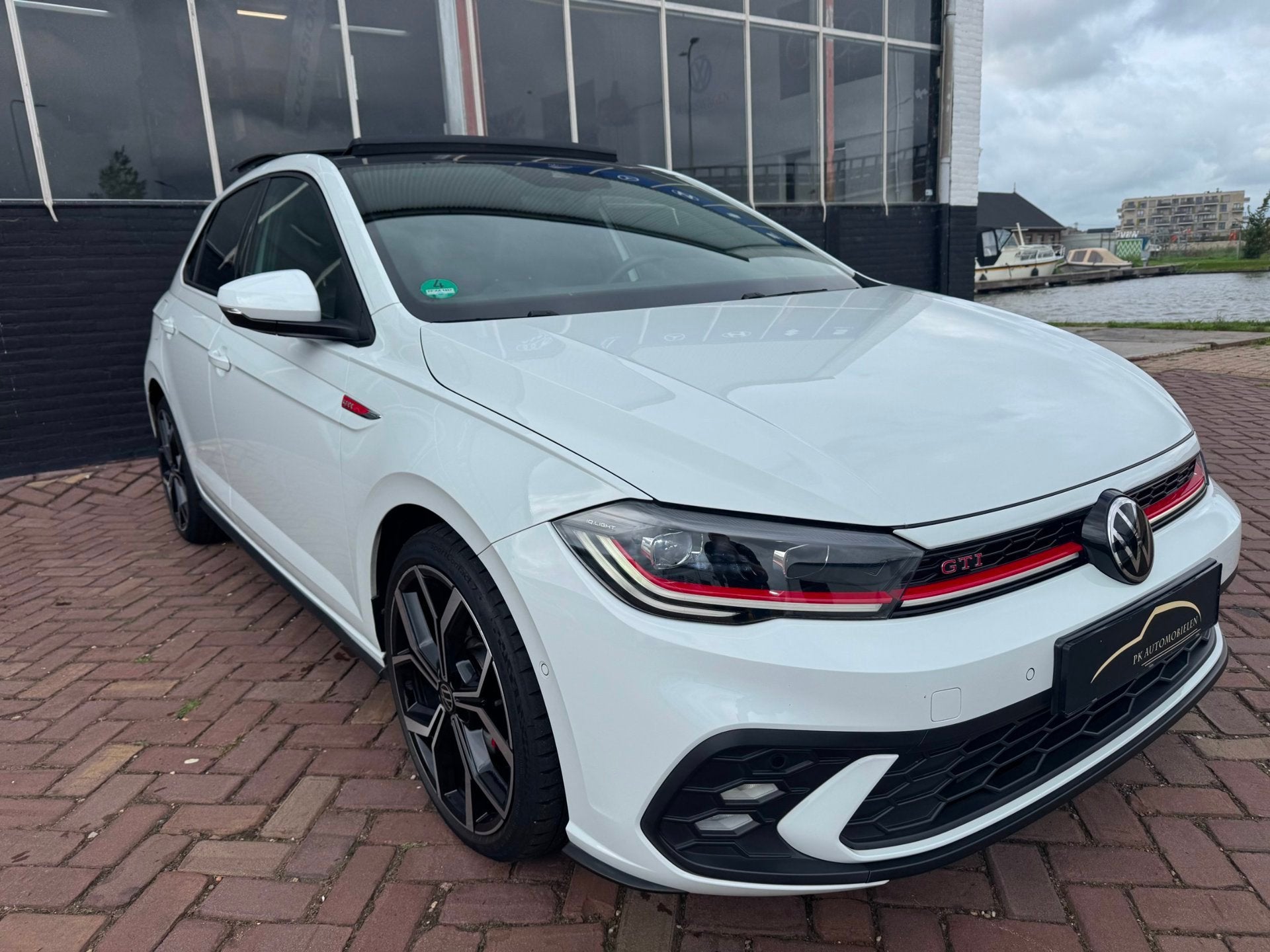 Volkswagen POLO 2.0 TSI GTI *BEATS + PANO + KEYLESS + PARK A, Dealer onderhouden, Gebruikt, 4 cilinders, 1984 cc