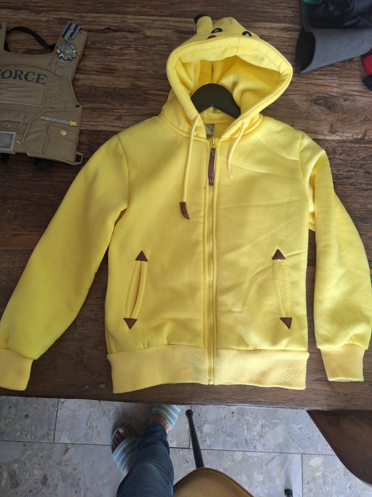 pikachu vest, Ophalen of Verzenden, Maat 128