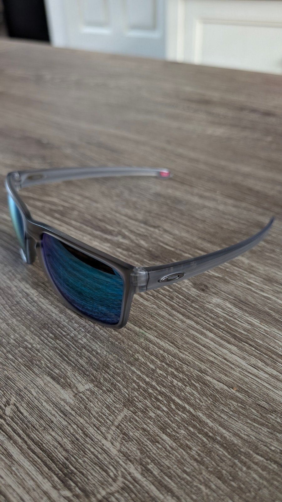 Oakley OO9341-0357 Zonnebril - Grijs met Blauwe Glazen, Ophalen, Zonnebril, Zo goed als nieuw, Oakley