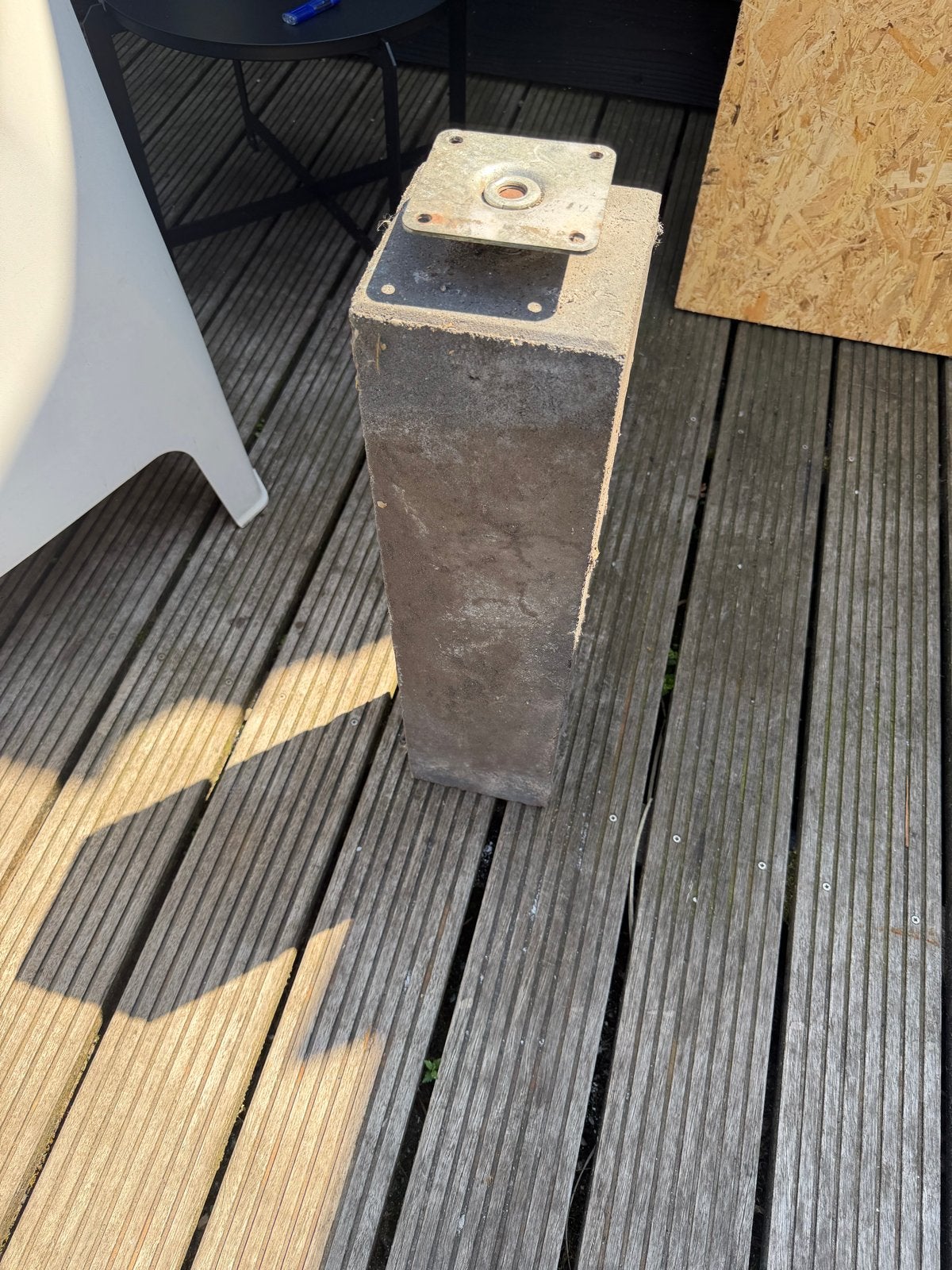 Betonnen poer met metalen plaat - Stevige basis, Ophalen, Gebruikt