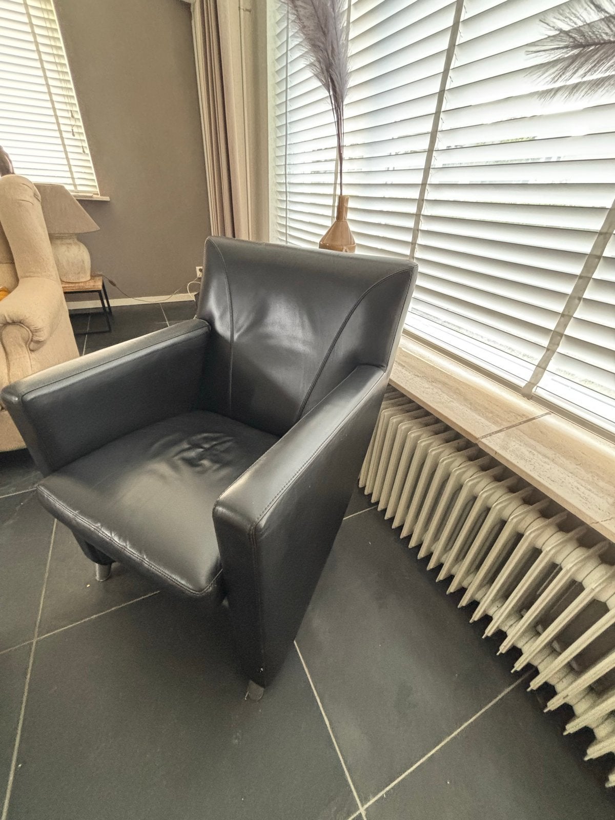 Leolux fauteuil, zwart leer, Huis en Inrichting, Fauteuils, Ophalen, Gebruikt, Leer, 75 tot 100 cm
