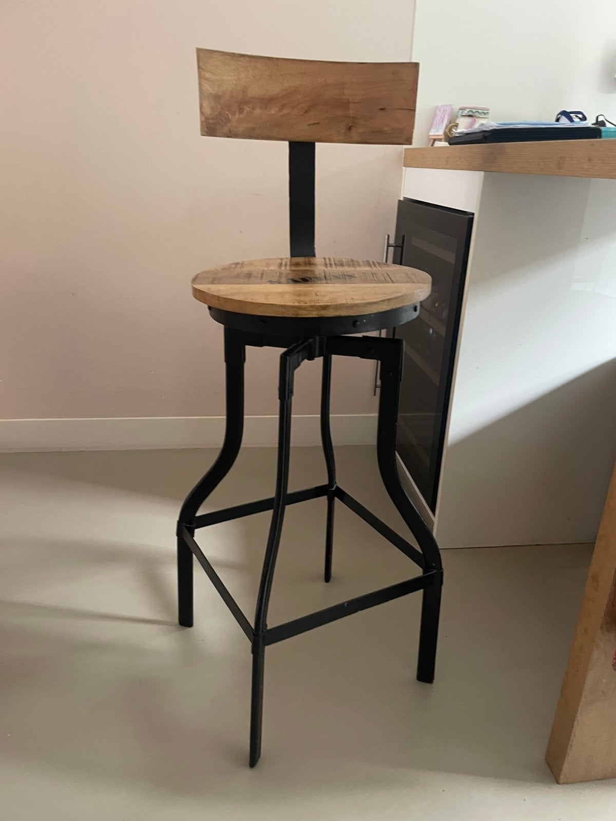 Barkruk hout voor aan thuis barretje, Ophalen, Draaibaar, 60 tot 90 cm, Zo goed als nieuw