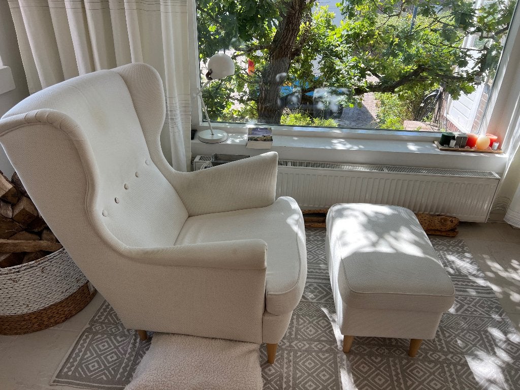 Prachtige Ikea Strandmon fauteuil met voetenbank, Huis en Inrichting, Fauteuils, Ophalen, Gebruikt, 75 tot 100 cm, Stof