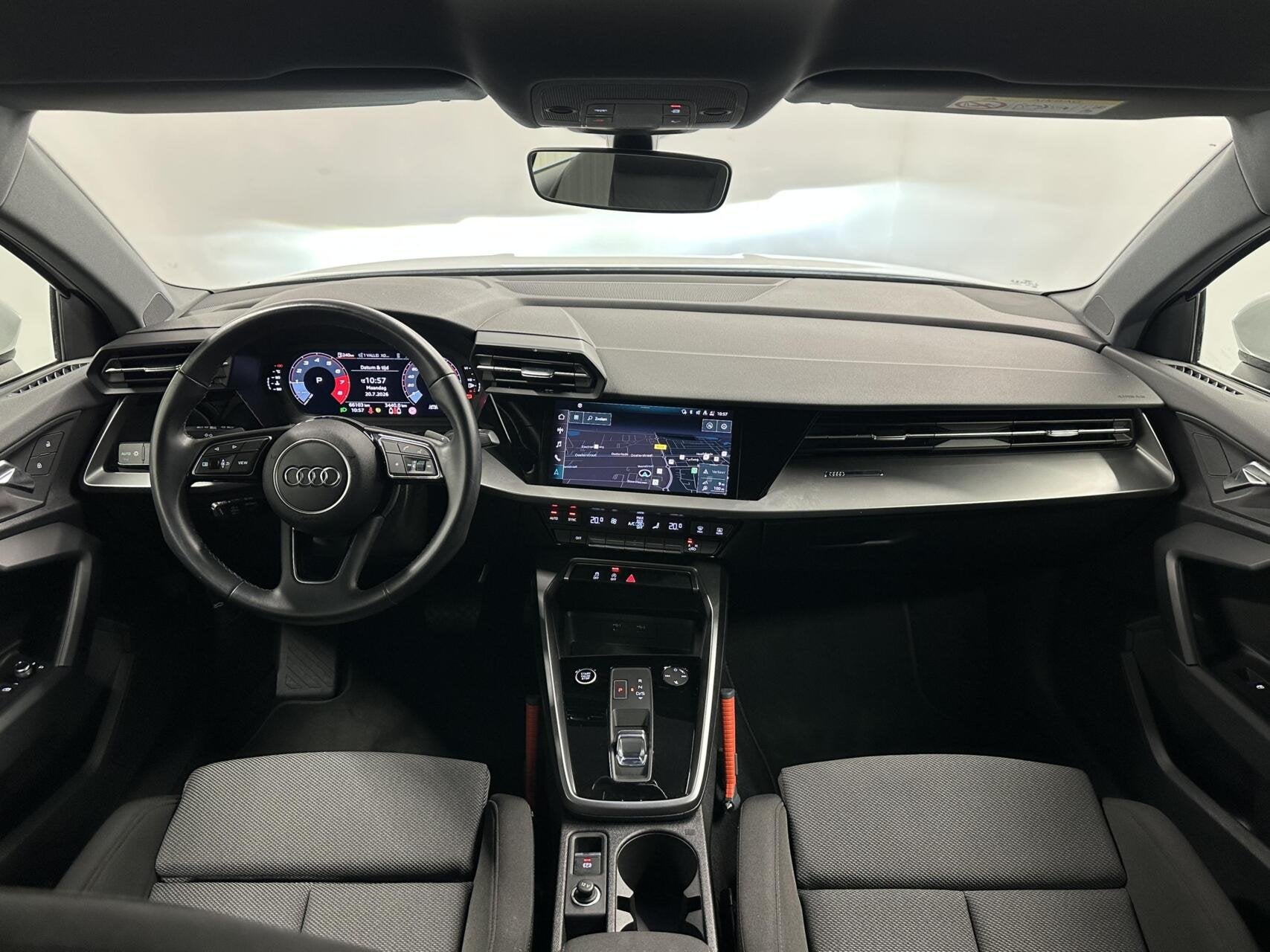 Audi A3 Limousine 30 TFSI Advanced edition|Carplay|ACC|ECC|N, Stof, Gebruikt, Met garantie (alle), Wit