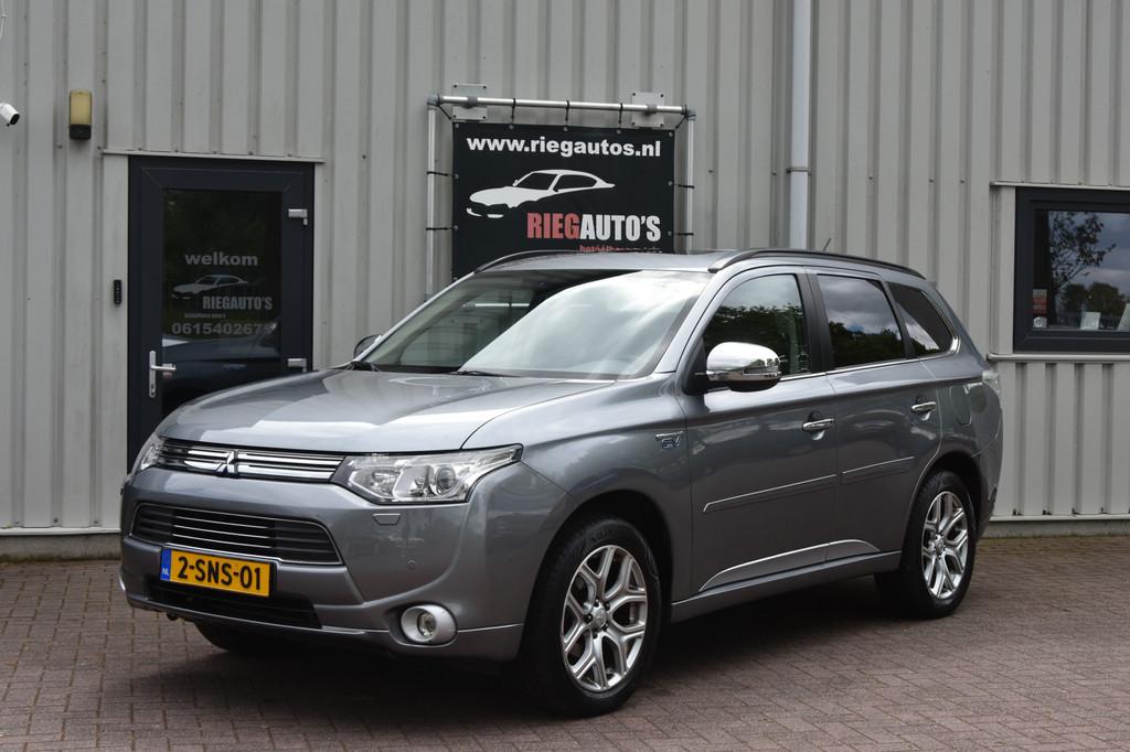 Mitsubishi Outlander 2.0 PHEV Instyle. Afneembare trekhaak!, Automaat, 4 cilinders, Stoelverwarming, Bedrijf