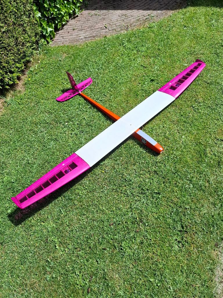 Robbe MILAN elektro/zwever, Hobby en Vrije tijd, Ophalen, Zo goed als nieuw, Elektro