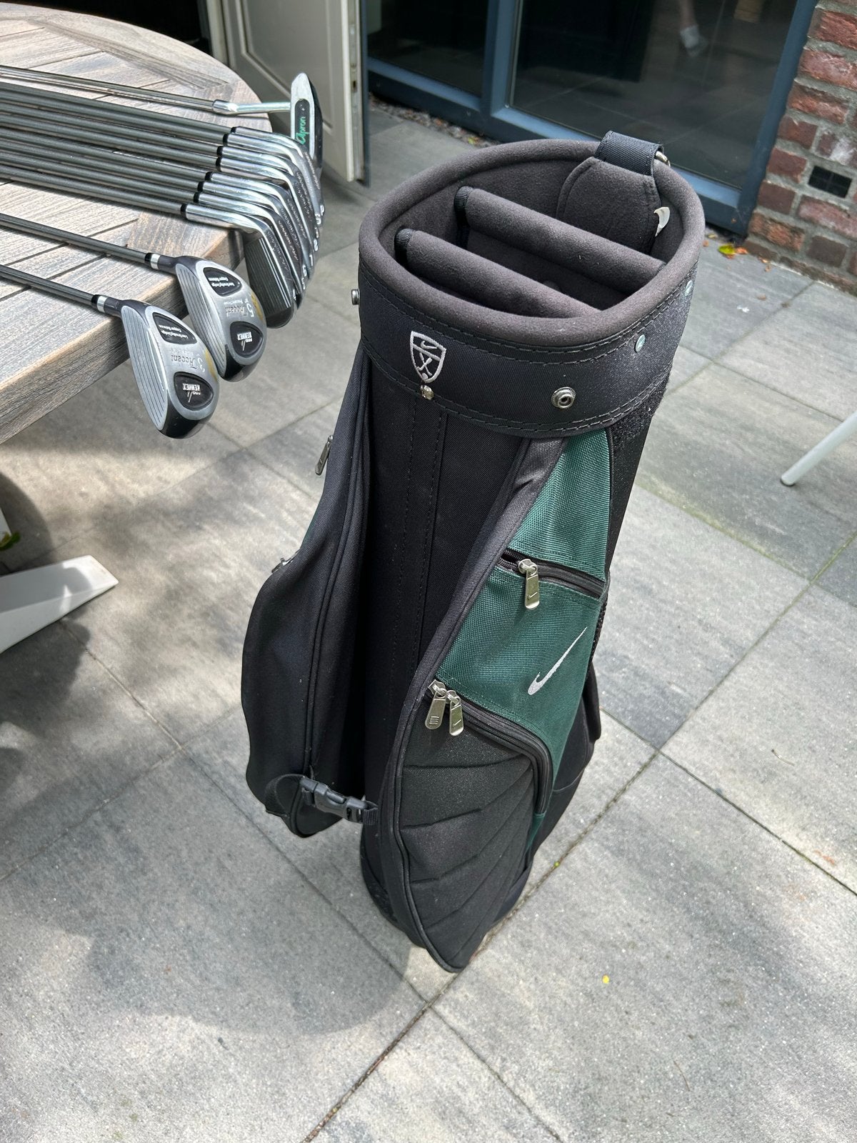 Nike golftas met golfset, Sport en Fitness, Ophalen, Gebruikt, Set
