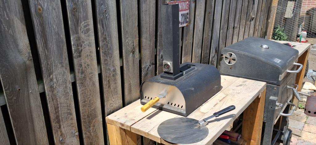 Pizza oven houtskool/hout, Ophalen, Zo goed als nieuw, Met accessoires