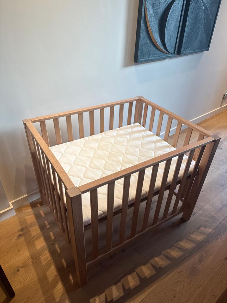Houten Box met Matras, Kinderen en Baby's, Boxen, Zo goed als nieuw, Vierkant, Boxkleed, Ophalen
