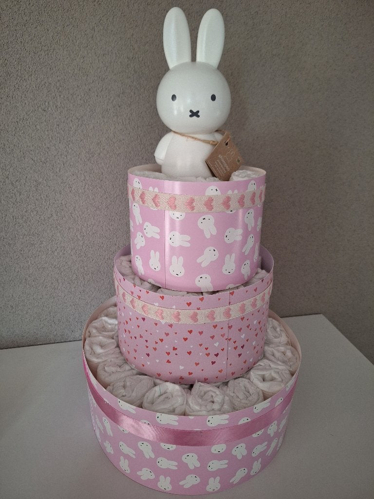 Nijntje luiertaart drielaags - Roze hartjes, Ophalen of Verzenden, Nieuw, Kraamcadeau