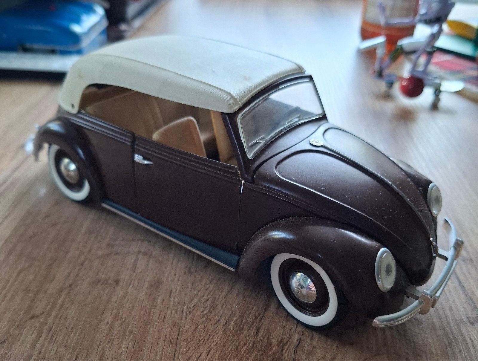 Volkswagen Kever Cabriolet Modelauto - Bruin, Ophalen of Verzenden, Gebruikt, Overige typen, Overige merken