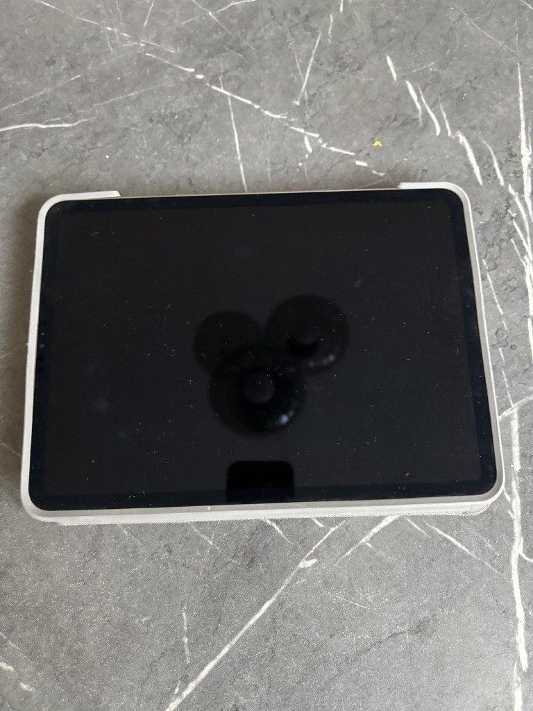 iPad Pro 11 inch (4e) 256GB incl case & toetsenbord, Apple iPad, 11 inch, Ophalen of Verzenden, Zo goed als nieuw