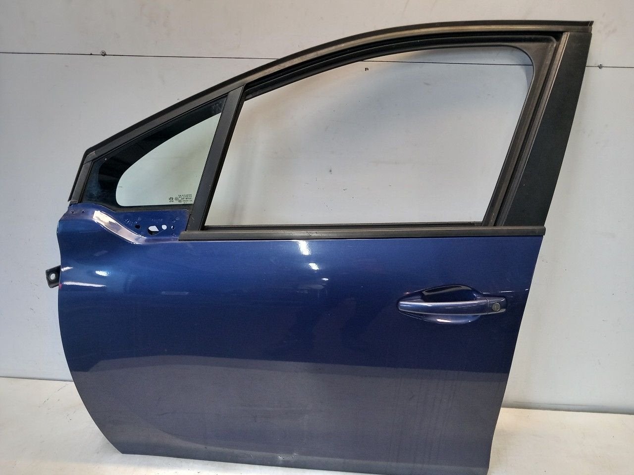 Portier links voor Peugeot 208, Onderdelen@venauto.nl, Van der Ven Autorecycling B.V., Gebruikt, Ettenseweg 76, 4706 PB Roosendaal, The Netherlands