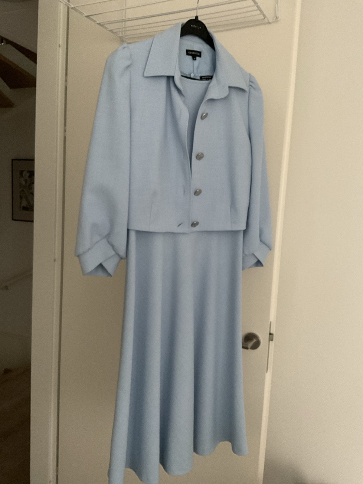 Caroline Biss Jurk met Jasje - Lichtblauw, Ophalen, Blauw, Zo goed als nieuw, Maat 36 (S)