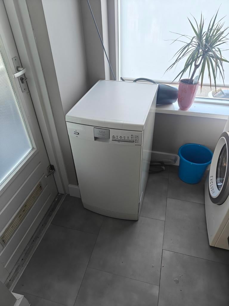 AEG Favorit 45cm Vrijstaande Vaatwasser, Ophalen, Gebruikt, Minder dan 85 cm, 18 tot 22 liter