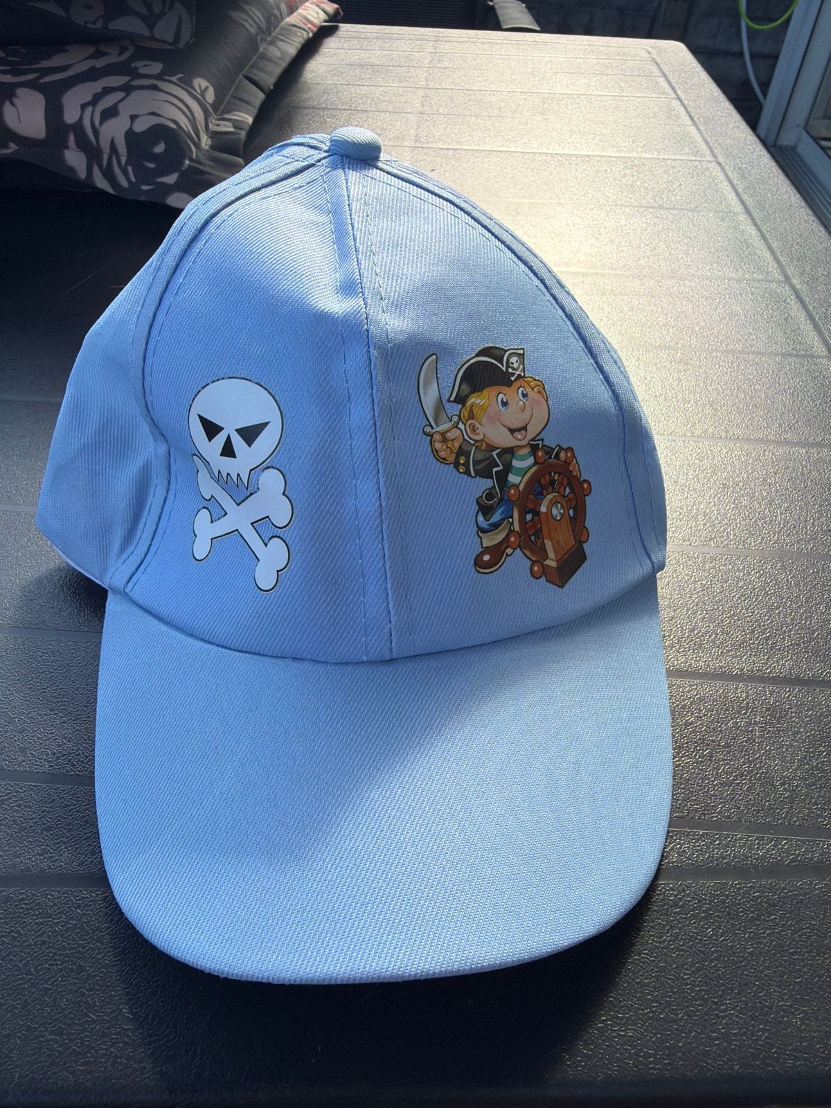 Leuke blauwe kinderpet met piratenopdruk maat 50 cm, Ophalen, Maat 50, Nieuw, Pet