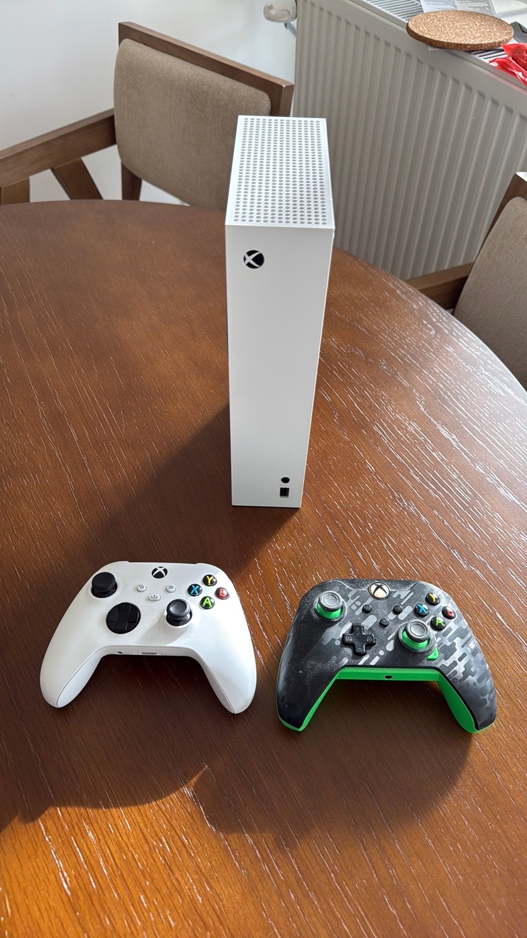 Xbox Series S | 2 Controllers