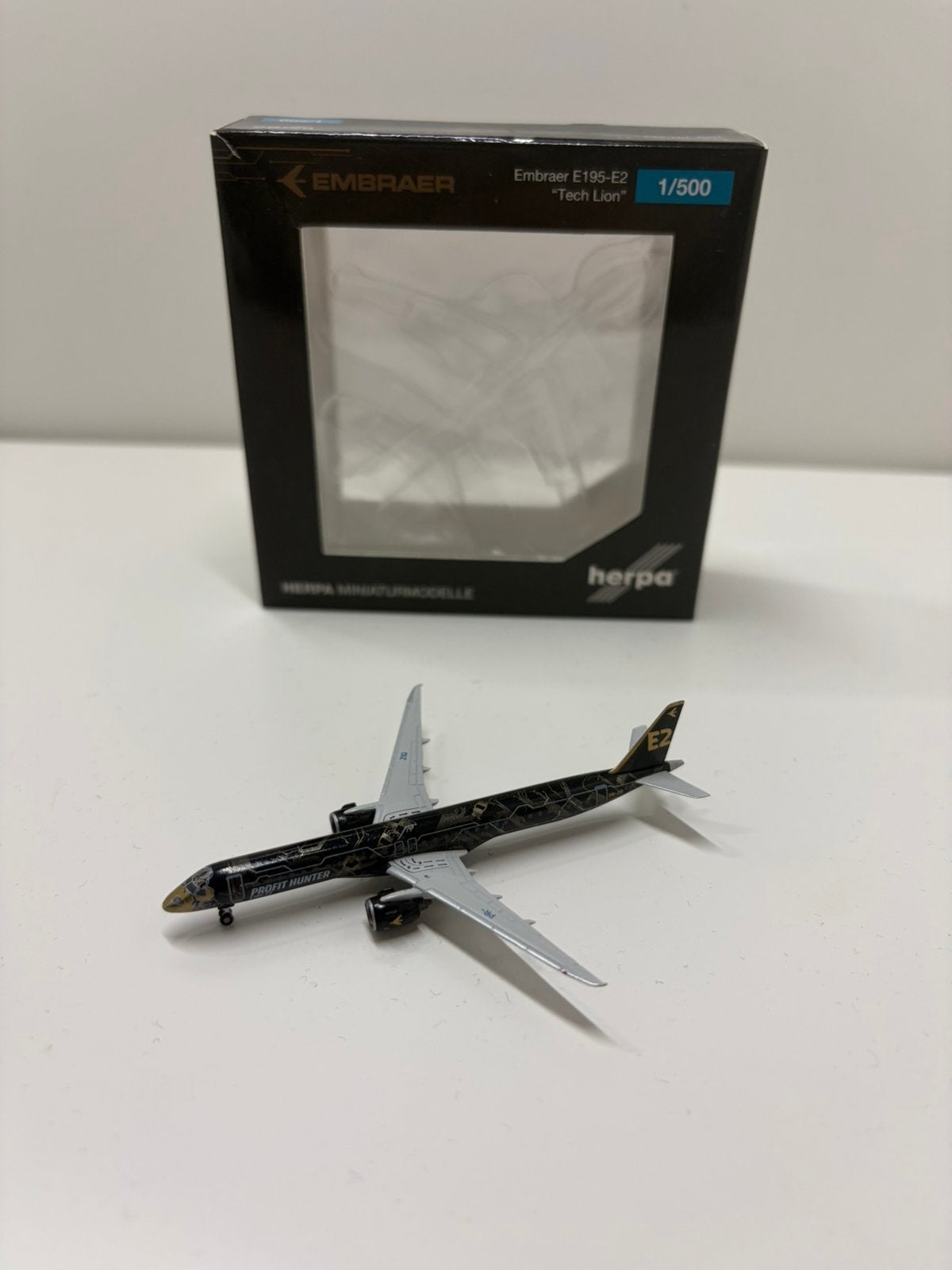 Herpa 1:500 Embraer E195-E2 “Tech Lion” Livery, Verzamelen, Ophalen of Verzenden, Nieuw, Schaalmodel