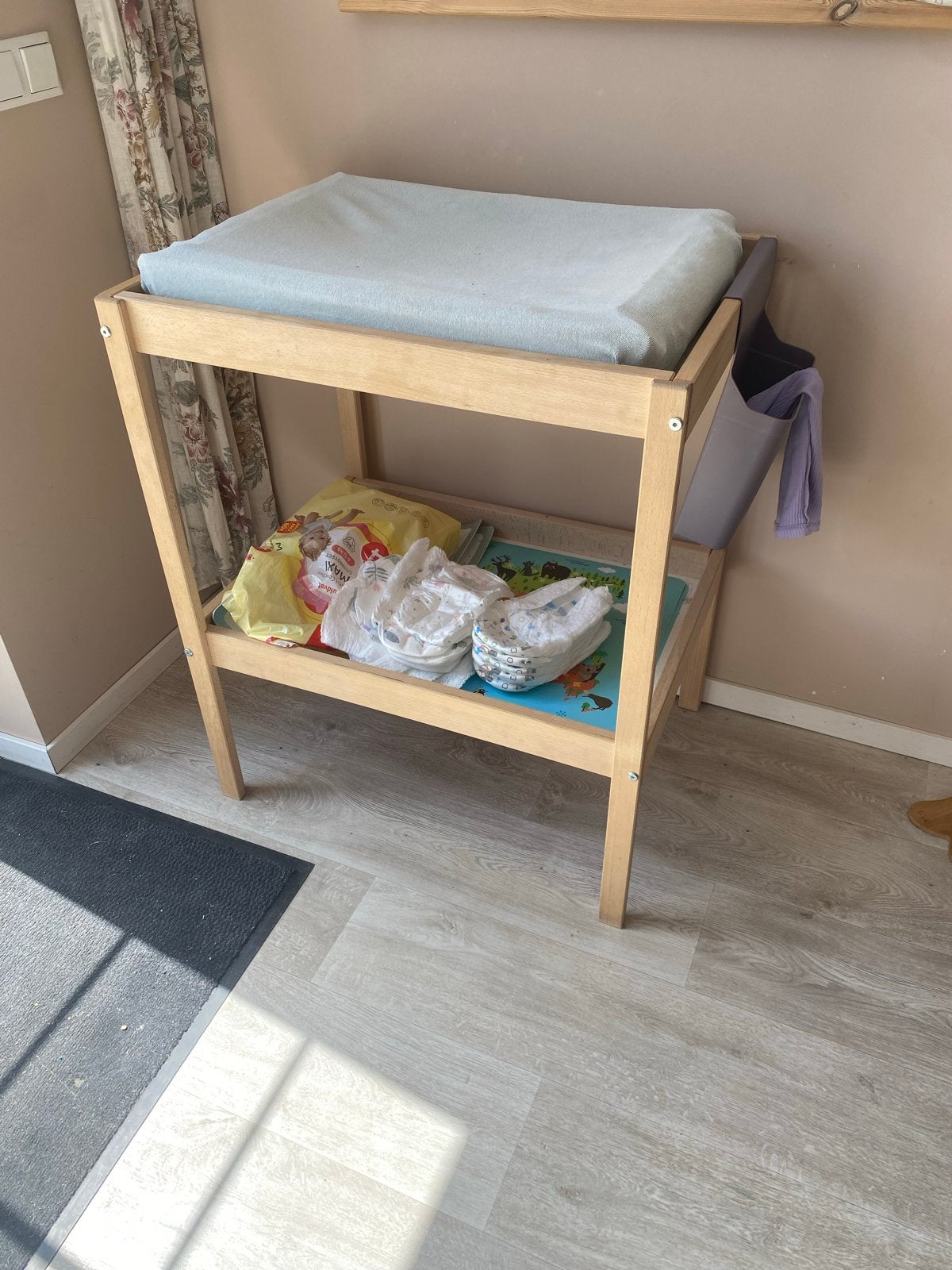 Houten Aankleedtafel met Aankleedkussen, Kinderen en Baby's, Badjes en Verzorging, Gebruikt, Aankleedkussen, Standaard, Ophalen