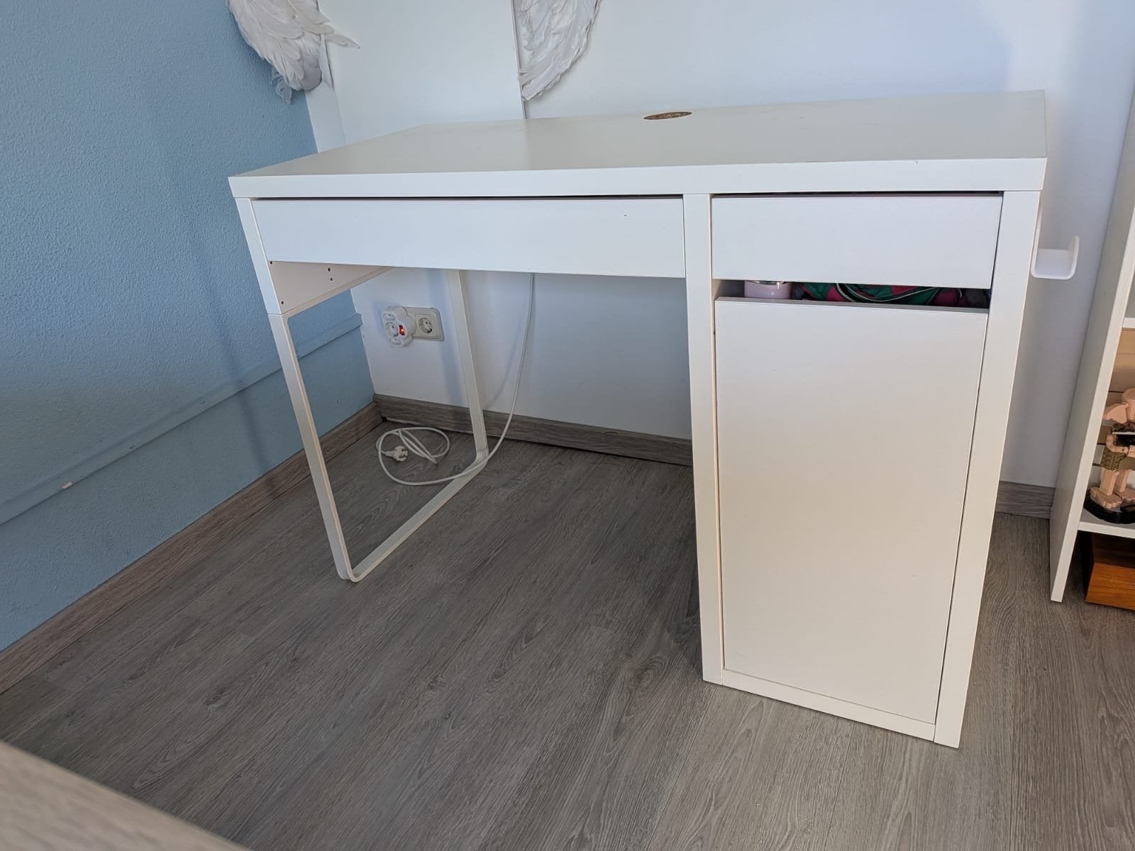 IKEA MICKE bureau wit 105x50x75cm, Huis en Inrichting, Bureaus, Gebruikt, Kinderbureau, IKEA, Modern, Spaanplaat of MDF, Wit, Met lades