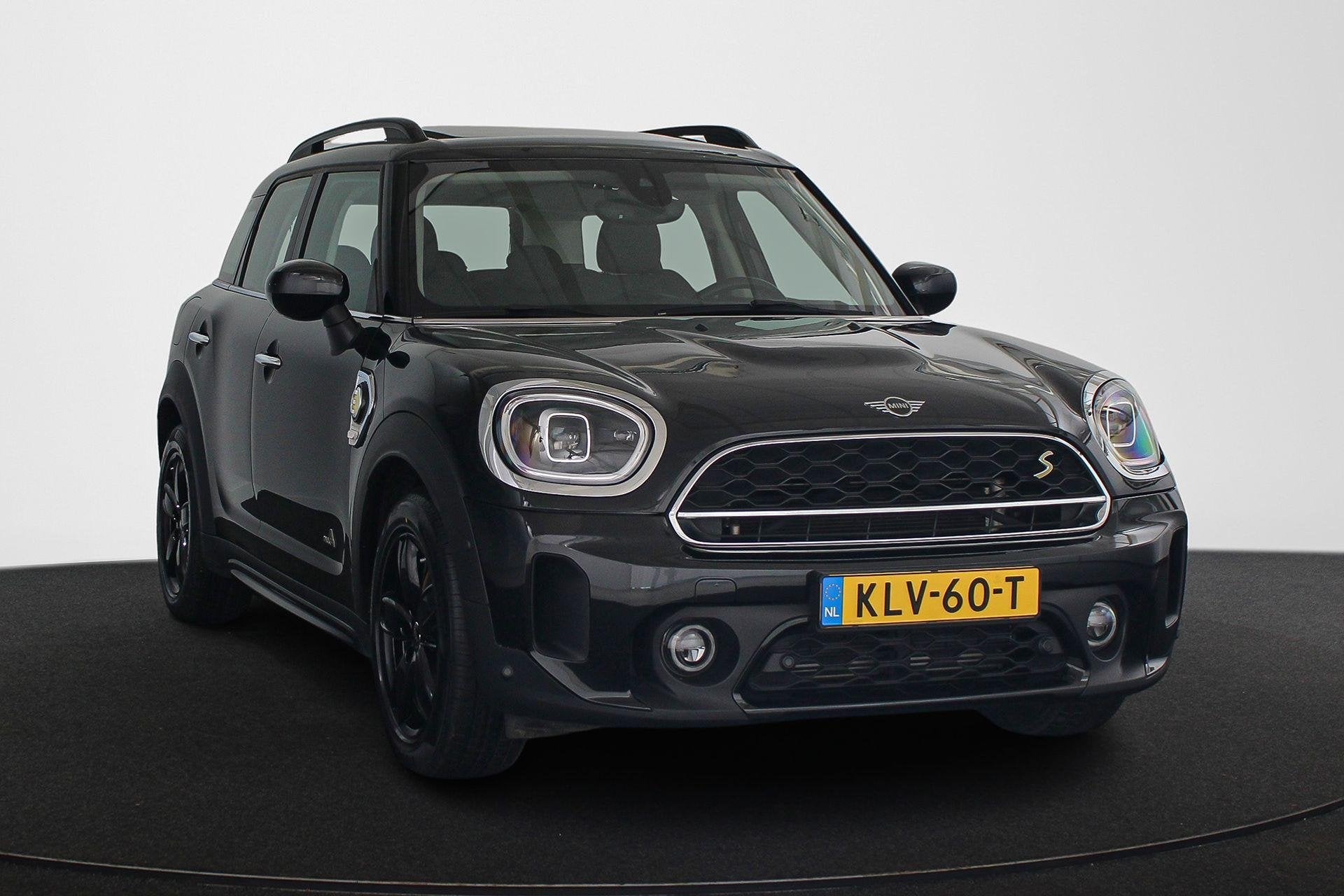 MINI Countryman 1.5 Cooper S E ALL4 Panoramadak Harman Kardo, Auto's, Mini, Automaat, Gebruikt, Leder en Stof, Zwart