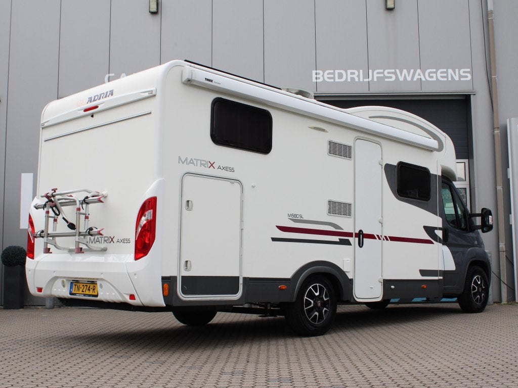 Adria Matrix Axess M 680 SL, Caravans en Kamperen, Buscamper of Camperbus, Ringverwarming, Fiat, Koelkast
