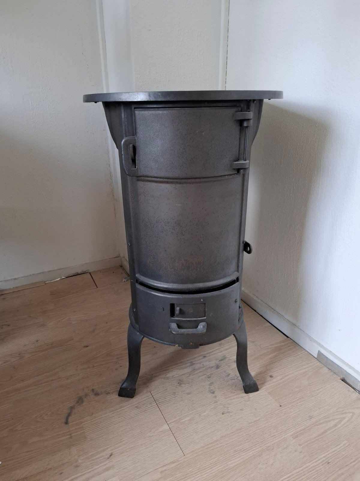 Antieke gietijzeren potkachel - Gebruikt, Ophalen, Potkachel, Gebruikt, Overige brandstoffen