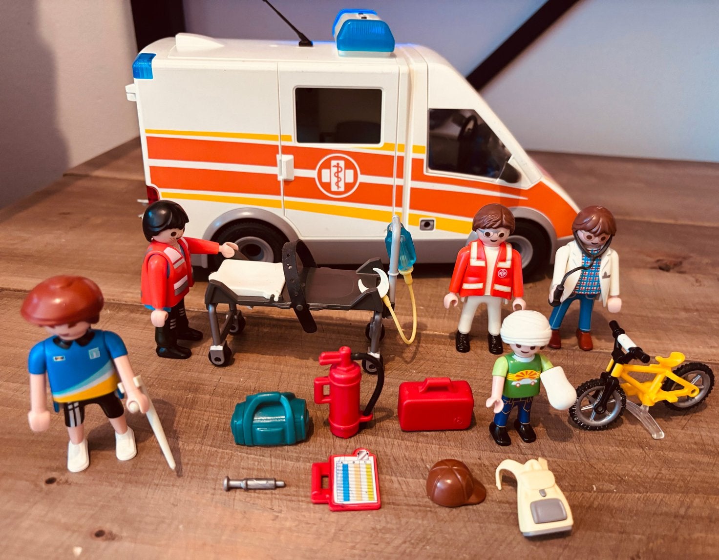 Playmobil Ambulance met Figuren en Accessoires, Ophalen of Verzenden, Gebruikt, Jongen of Meisje