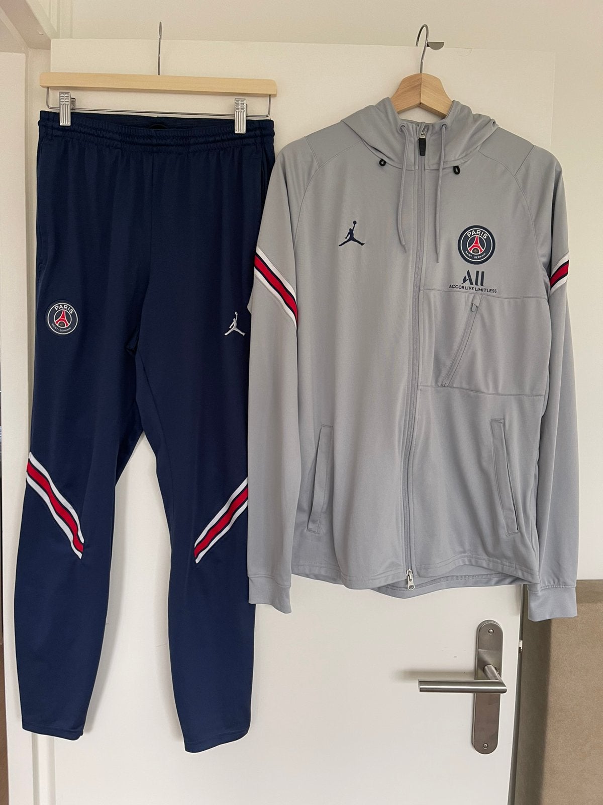 PSG Jordan Trainingspak - Grijs/Donkerblauw - Maat M, Kleding | Heren, Maat 48/50 (M), Ophalen of Verzenden, Zo goed als nieuw